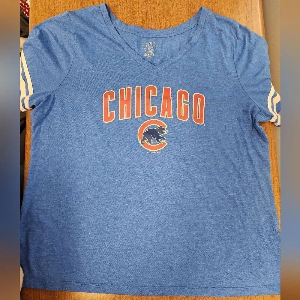 Chicago Cubs 2X blue v neck short sleeved t-shirt